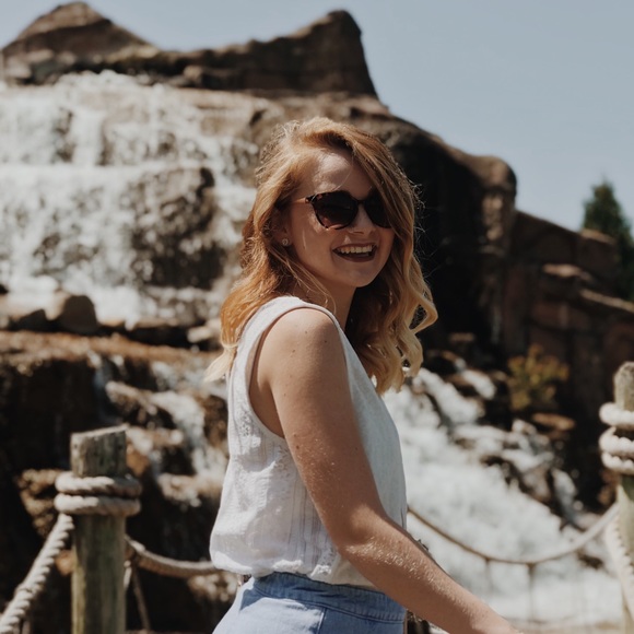 Meet your Posher, Taylor - Picture 1 of 1